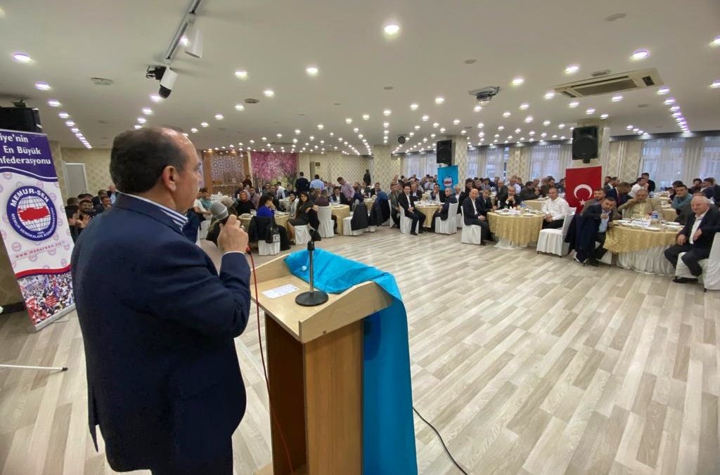 yusufyazgan37's tweet photo. 2⃣ Memura maaş zammı, 3600 Ek Gösterge düzenlemesinin eksik kalan kısımlarının telafi edilmesi, YHS'nin kaldırılması ve bayram ikramiyesi başta olmak üzere kamu görevlilerinin taleplerini dile getirdik.

Memur-Sen öncülüğünde kamu görevlileri için mücadelemize devam edeceğiz! https://t.co/OGApX6KIe2