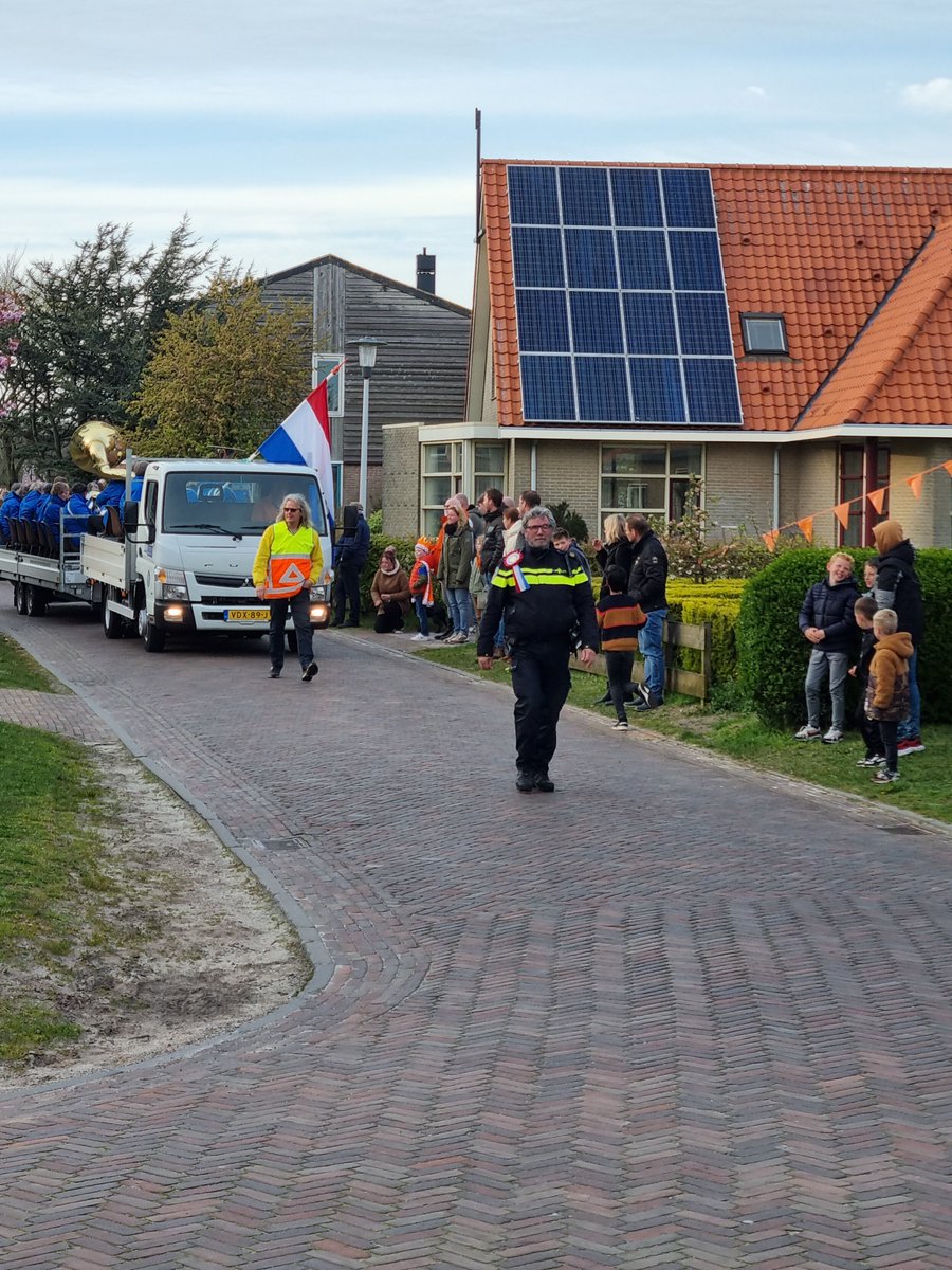 Politie Ameland tweet media