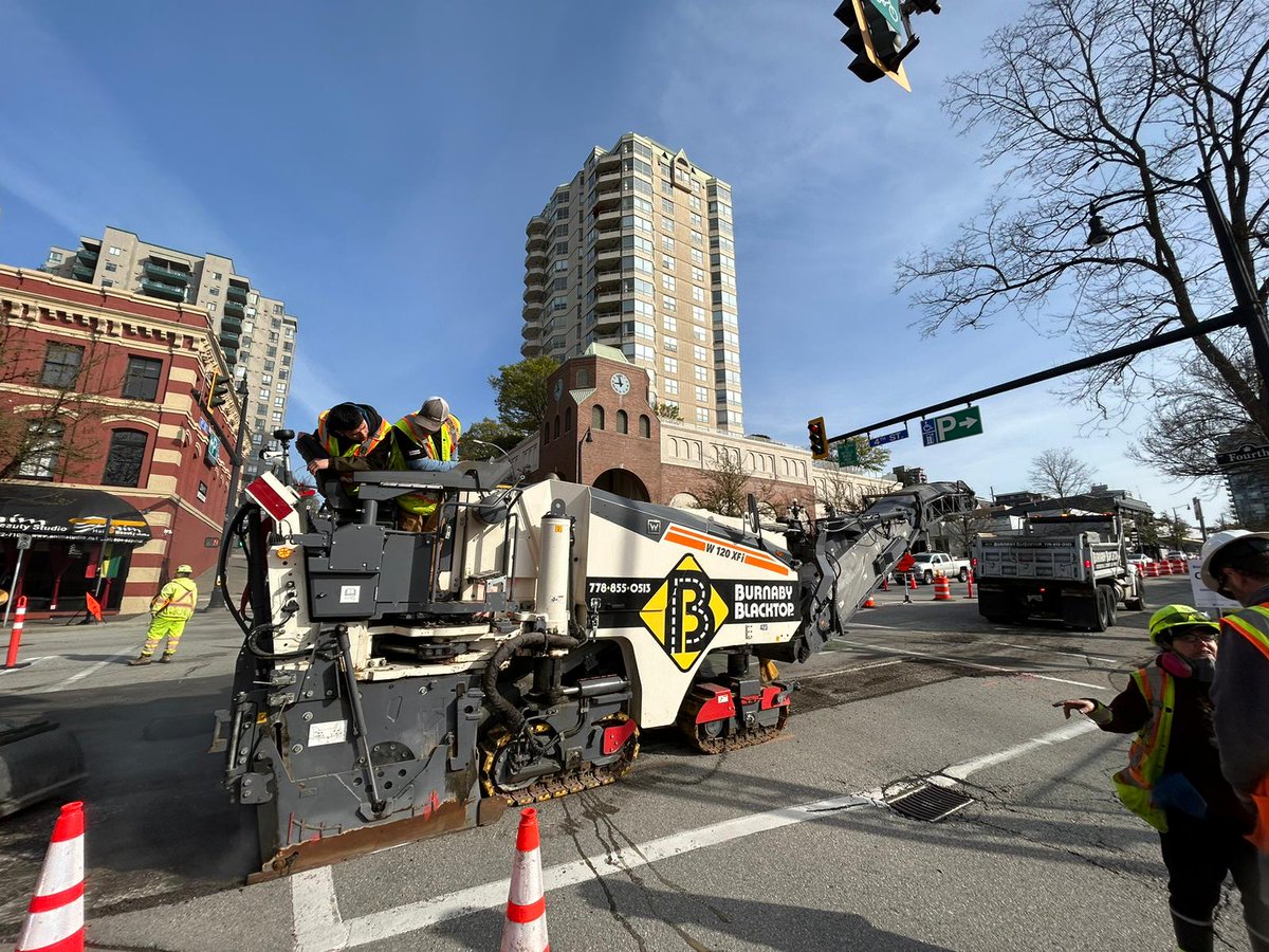 BurnabyBlacktop's tweet photo. The Burnaby Blacktop team is out here on this beautiful day, doing one of the things that we do best - asphalt milling! We take pride in every project we tackle, and this one is no exception. 😄🙌
#teamwork
#asphaltmilling
#pavinglife
#asphaltpavingcommunity
#vancouverbc https://t.co/eMjA3dExEu