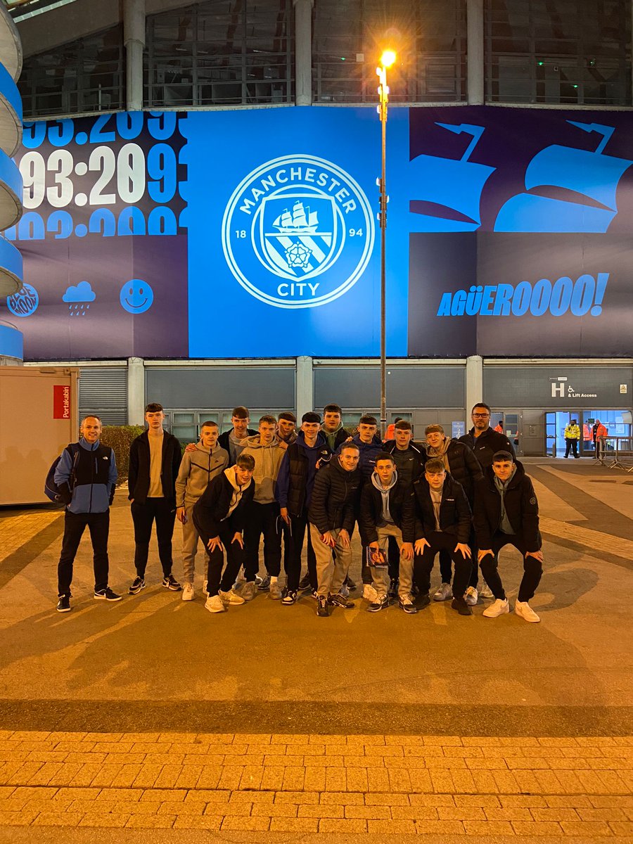 boysmodelschool's tweet photo. Sports Awards trip - fantastic day 1 - stadium tour of Old Trafford; back to Liverpool to visit  Hope University; coaching session led by a Liverpool FC academy coach. Evening spent at Etihad Stadium watching the top 2 teams in Premier League in a very entertaining match. https://t.co/QsR4UGLEmb