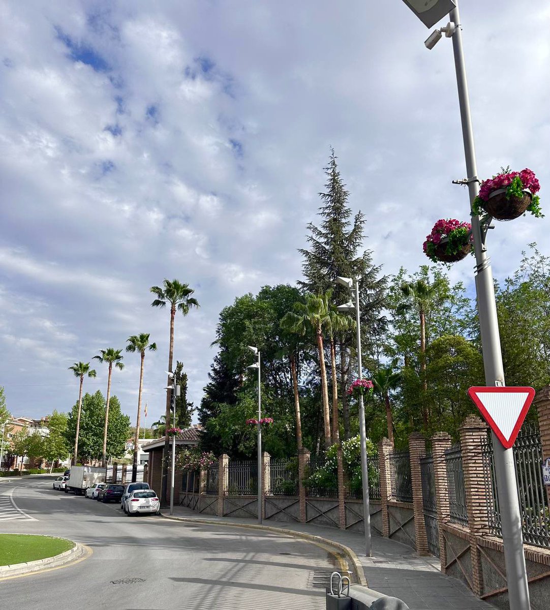 Asuarezm's tweet photo. -Jardinería y limpieza en diversas zonas del municipio.

-Desinfección y limpieza de trazado viario con @BarredoraJun.

@AyuntamientoJun https://t.co/kNUdGZ03Ct