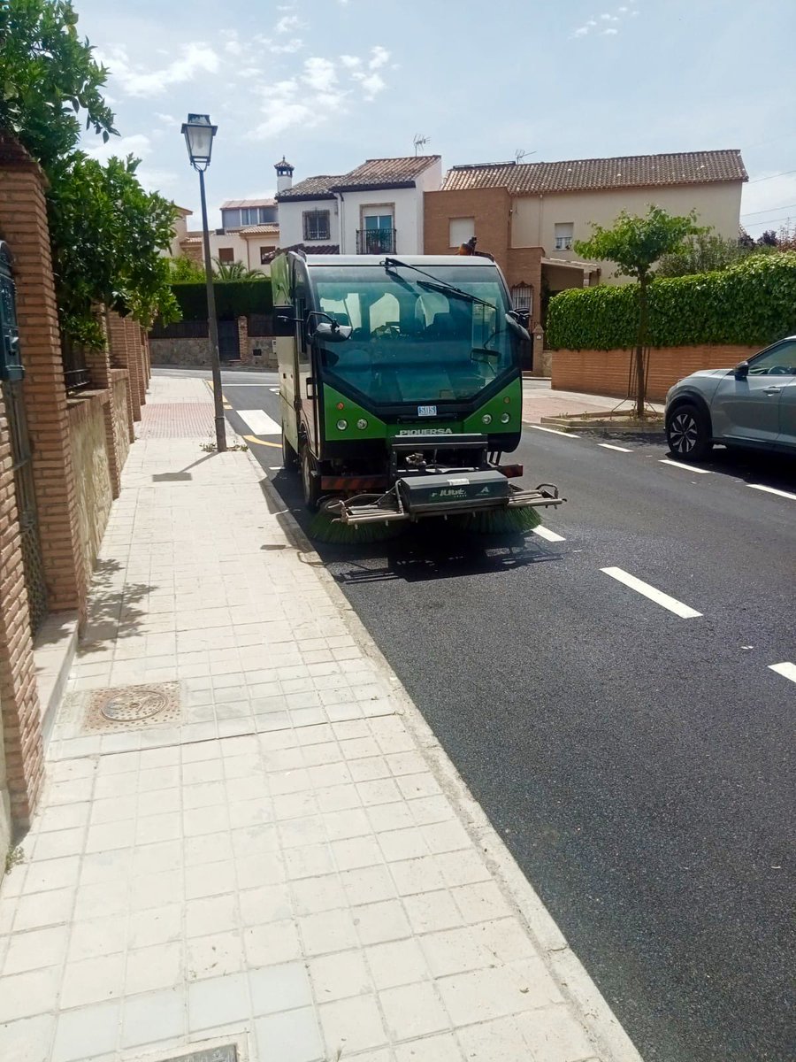 Asuarezm's tweet photo. -Jardinería y limpieza en diversas zonas del municipio.

-Desinfección y limpieza de trazado viario con @BarredoraJun.

@AyuntamientoJun https://t.co/kNUdGZ03Ct