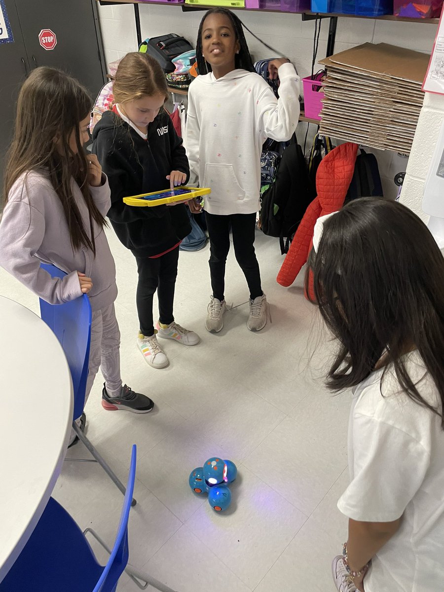Exploring robots today! We have learned all about force and motion and today we are putting our knowledge to work! #lcps <a href="/GoshenPostES/">Goshen Post ES</a> <a href="/MrsAllenGPEIFT/">Julia Allen</a>