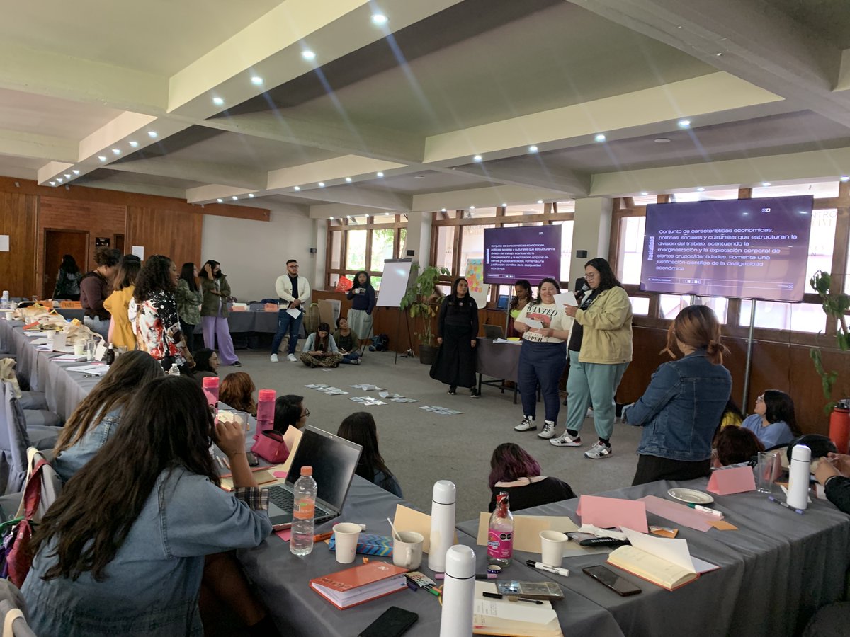 ilsb_ac's tweet photo. 📢 El 3er encuentro "Lo público es nuestro" #LPEN reunió a 30 jóvenes activistas de 16 estados, e integrantes del Programa de Mujeres Indígenas y de REDefine Mx para compartir saberes y aprendizajes sobre antirracismo, interculturalidad y #EIS 🙋🏾🙋🏾♀️
#ILSBLiderazgosQueTransforman https://t.co/bLTnBt32FO