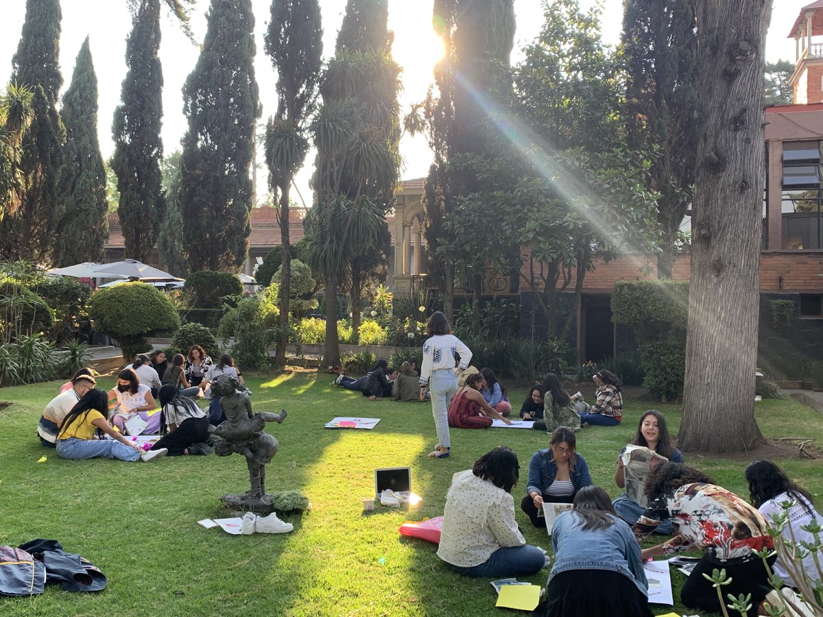ilsb_ac's tweet photo. 📢 El 3er encuentro "Lo público es nuestro" #LPEN reunió a 30 jóvenes activistas de 16 estados, e integrantes del Programa de Mujeres Indígenas y de REDefine Mx para compartir saberes y aprendizajes sobre antirracismo, interculturalidad y #EIS 🙋🏾🙋🏾♀️
#ILSBLiderazgosQueTransforman https://t.co/bLTnBt32FO