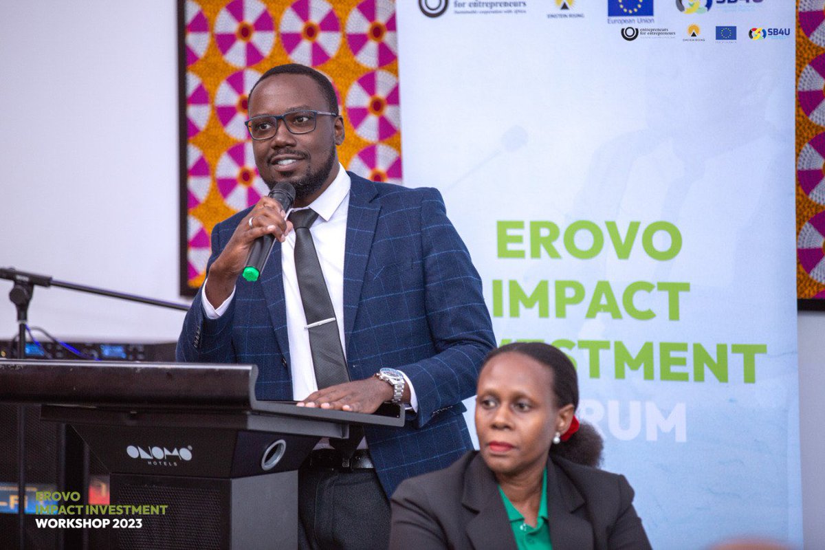 EinsteinRising's tweet photo. Powerful closing remarks from our CEO @BMangeni at the #EROVOWorkshops.
His vision of a dynamic social #impact Ecosystem that #connects Local and European investors with impactful social enterprises in Uganda is truly inspiring.
#EROVO2023 @EUinUG @sb4uplatform @OndernemersNZ https://t.co/z1qbhZsc3s