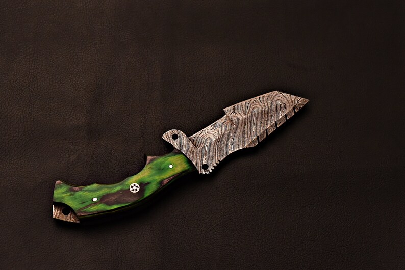 ShoponeOnline's tweet photo. Handmade Damascus Steel Tracker Knife With Green Wood Handle

#knife #knives #edc #knifeporn #knifelife #everydaycarry #handmade #knifenut #knifemaker #knifemaking #blade #knifecollection #edcknife #edcgear #knifecommunity #bushcraft #knifepics #edccommunity #customknives #knives https://t.co/gm3n7Dkd6Q