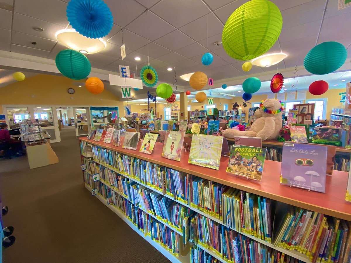 lissettejnorman's tweet image. i was so happy to see UNTIL SOMEONE LISTENS on display in oak bluffs library! @IlluminateOB #massachusetts #libraryweek