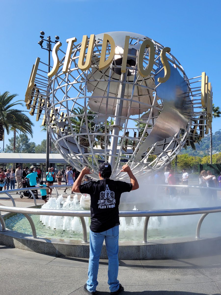 kadafi169's tweet photo. Decided to stop by universal studios since I’ve never been. You know I had to rock the @FLUXTRIBE420 crew. Have a blessed day everyone. #Fluxtribe https://t.co/rGkuGVYW57
