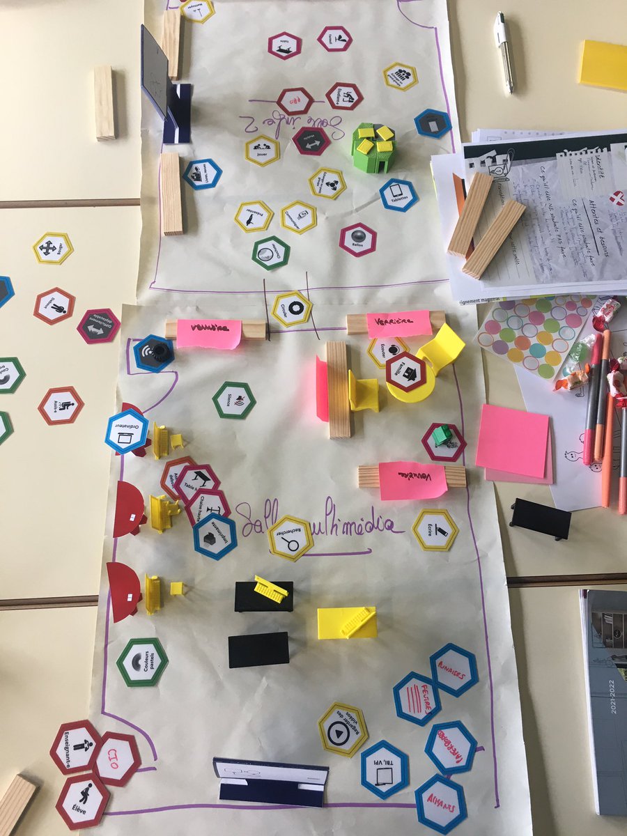 Le lab #110bis <a href="/aclimoges/">Académie de Limoges</a> en session extérieure à la cité scolaire Louise Michel - Paul Eluard <a href="/ScolaireP/">Cité scolaire P. Eluard / L. Michel</a> à Saint-Junien pour « Designer un nouvel espace d’orientation et de documentation ».
Une session co-animée avec les ateliers @canope_19 et @canope_87