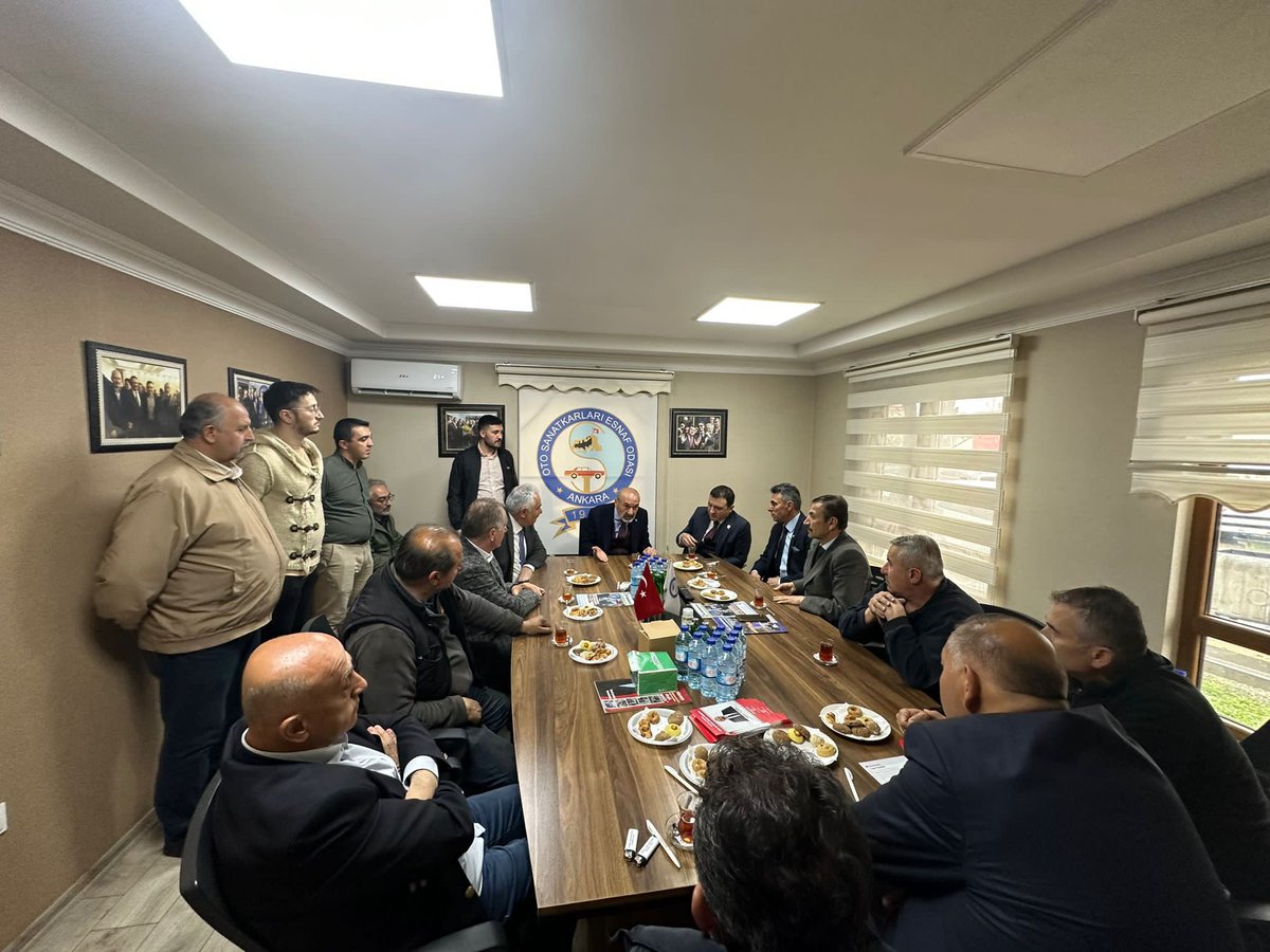 Ankara Oto Sanatkarları Esnaf Odası Başkanı Mustafa Arslanoğlu’nu ziyaret ederek esnafımızın talep ve beklentilerini dinledik. 
Türkiye’nin katettiği muazzam ve muhteşem mesafeler üzerine görüşlerimizi bildirdik. 
Misafirperverlikleri ve gösterdikleri nezaket için teşekkür