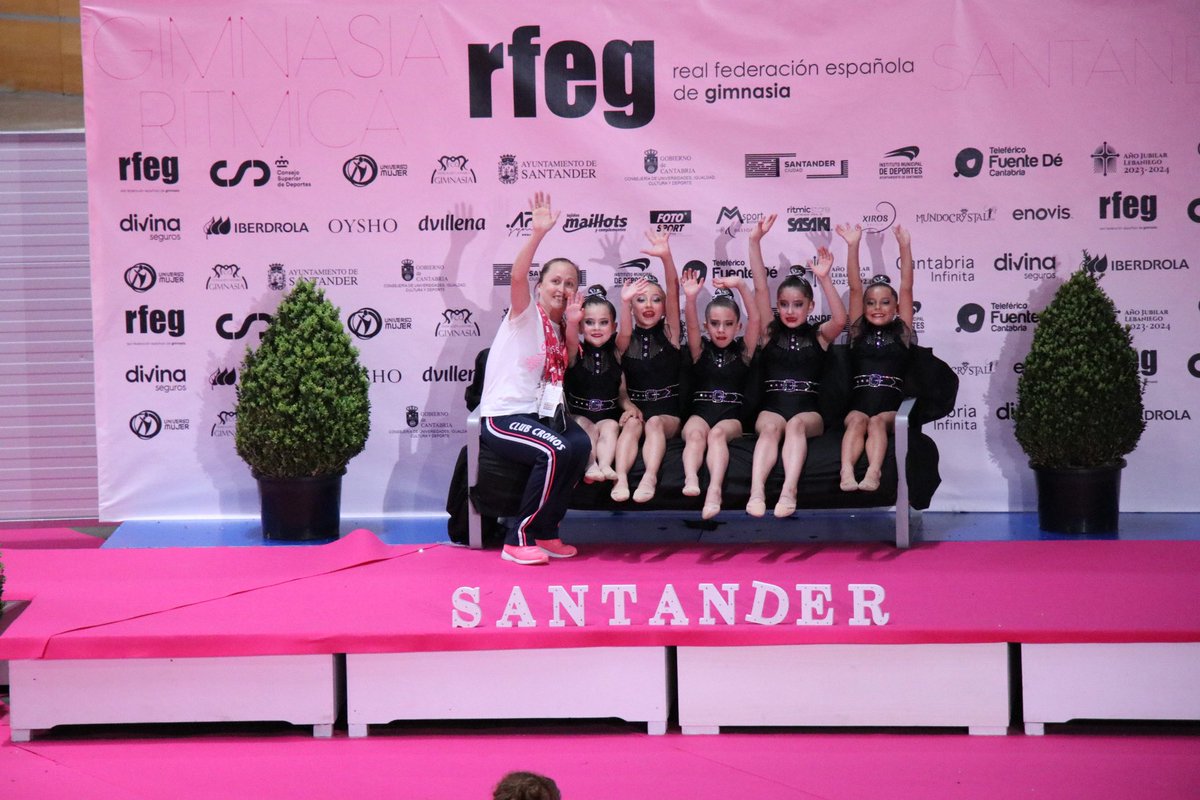 CronosMurcia's tweet photo. 🥈 Subcampeonas de España 🥈 Nuestro conjunto prebenjamín consigue la medalla de plata en #GRSantander23 👏🏼👏🏼👏🏼👏🏼 ¡ Enhorabuena a nuestras niñas, su técnico Marta y sus familias !
#clubcronos #orgullocronero #murcia #gimnasiaritmica @RFEGimnasia https://t.co/WjcaCfWGOK