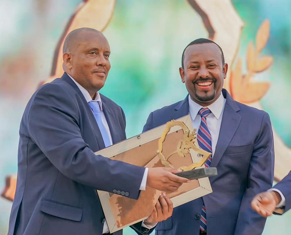 AndargachewTse2's tweet photo. እሁድ መጋቢት 15 2015 “ጦርነት ይብቃ ሰላምን እናጽና” በሚል መሪ ቃል በወዳጅነት አደባባይ ስለተካሄደው ወለፈንዴ ተወኔት የግል ምልከታ፤
https://t.co/q5U5mrl9iW https://t.co/Oi67H4qX56