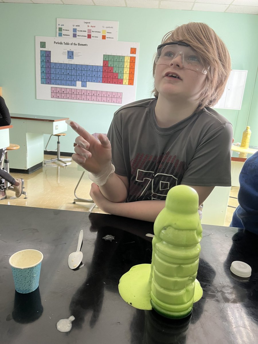 lpitman_7's tweet photo. We had a very exciting afternoon conducting experiments to clue up Unit 3 in Science 4/5 @SWATigers. What a fun way to explore properties, material interactions, and safety! https://t.co/PsWgjbWzTn
