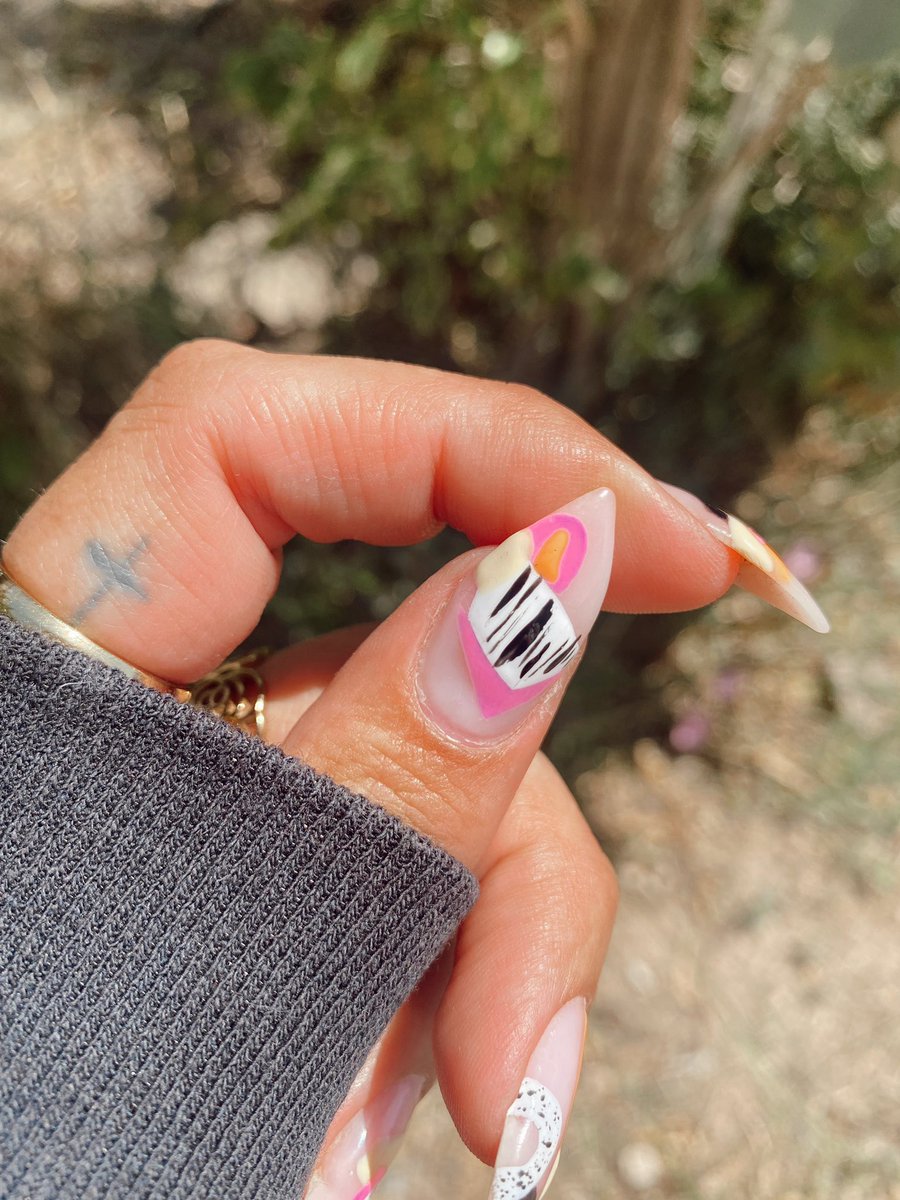 carlasifer__'s tweet photo. Si me veis algún día y no saludo, probablemente es que esté mirándome las uñas. 🤓

Qué maravilla eres, Naiara 💥

#nails #nailsofinstagram #uñas #manicura #manicurapermanente #nailsaddict #nailsaesthetics #deconails #nailsart https://t.co/oXfBfVPtFq