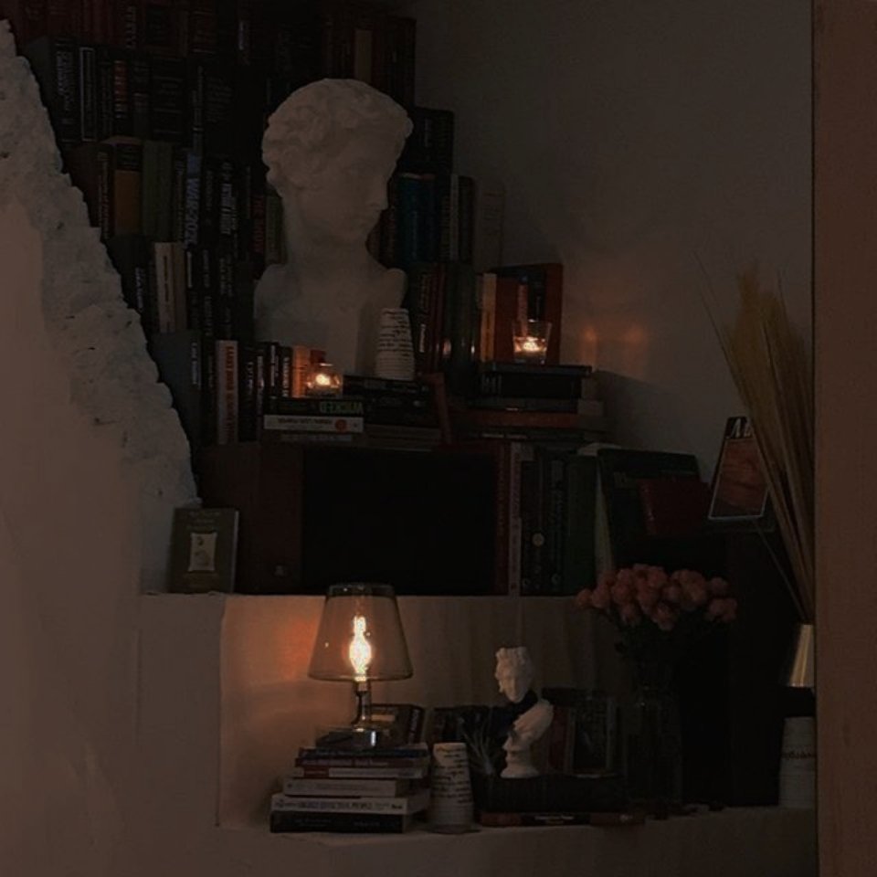sweetestplum1's tweet photo. HELLO! I'm Willow and i'm looking for a #booktwt &amp; #writertwt moots! 

—☆ 19 | she/her | 📍🇲🇨
—☆ Bilingual (INA &amp; ENG)
—☆ Fiction books only!!
—☆ Currently writing my first mystery murder wip ⸜(｡˃ ᵕ ˂ )⸝♡
—☆ Prefers non-minors mutuals

Interact if you want to!!
↻ / ♡ https://t.co/NKPWxT1dmM
