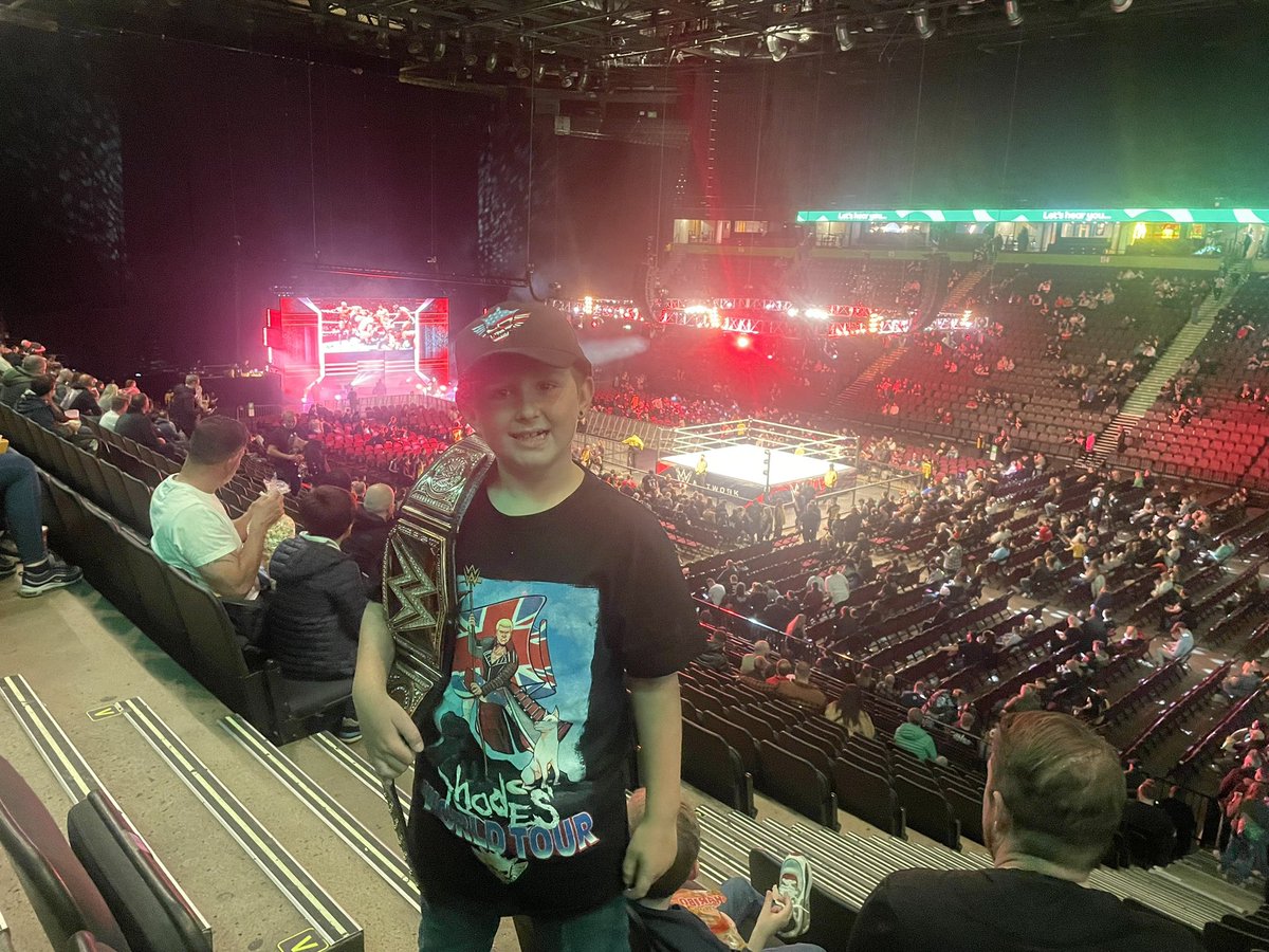 It’s time 🤘 #wwemanchester