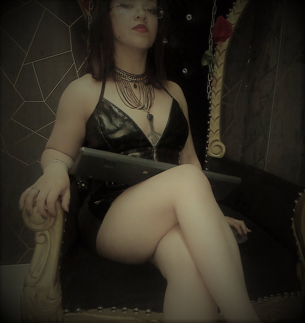 Jade_162021's tweet photo. Fall for me, adore me
ยทmistress ยทfemdom ยทfindom ยทgoddess ยทfetish ยทbdsm
#newpic #NewPost #mistressfeet #findomgoddess #paypig #PigToken #bdsmู https://t.co/ObL6SldXl9