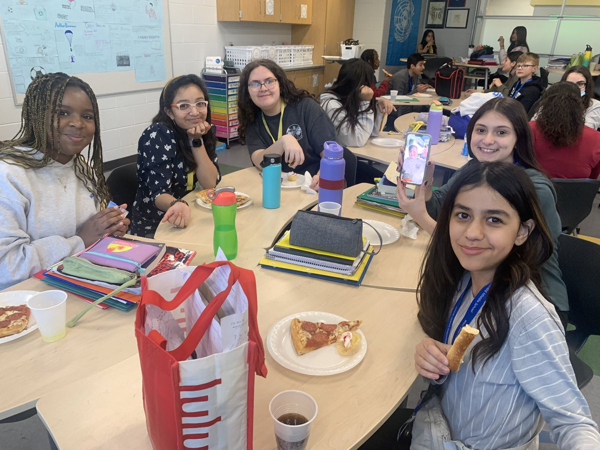 miss_weiner's tweet photo. Pizza Party 🍕 #WBMSMUN #modelUN #teamWB #oustandinglargedelegation #RCMUN https://t.co/sLRDWdELfz