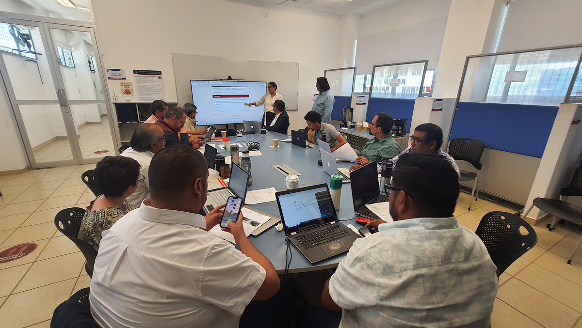 omarkarimhr08's tweet photo. Ayer tuvimos una sesión de trabajo muy productiva con profesoras y profesores del @CUSur_UdeG para la revisión y actualización de la carrera de periodismo, agradezco todo el apoyo de la Mtra. Rosy García, coordinadora de la carrera y del personal académico @cda_udg @cgai_udg https://t.co/aU1qIAvLtU