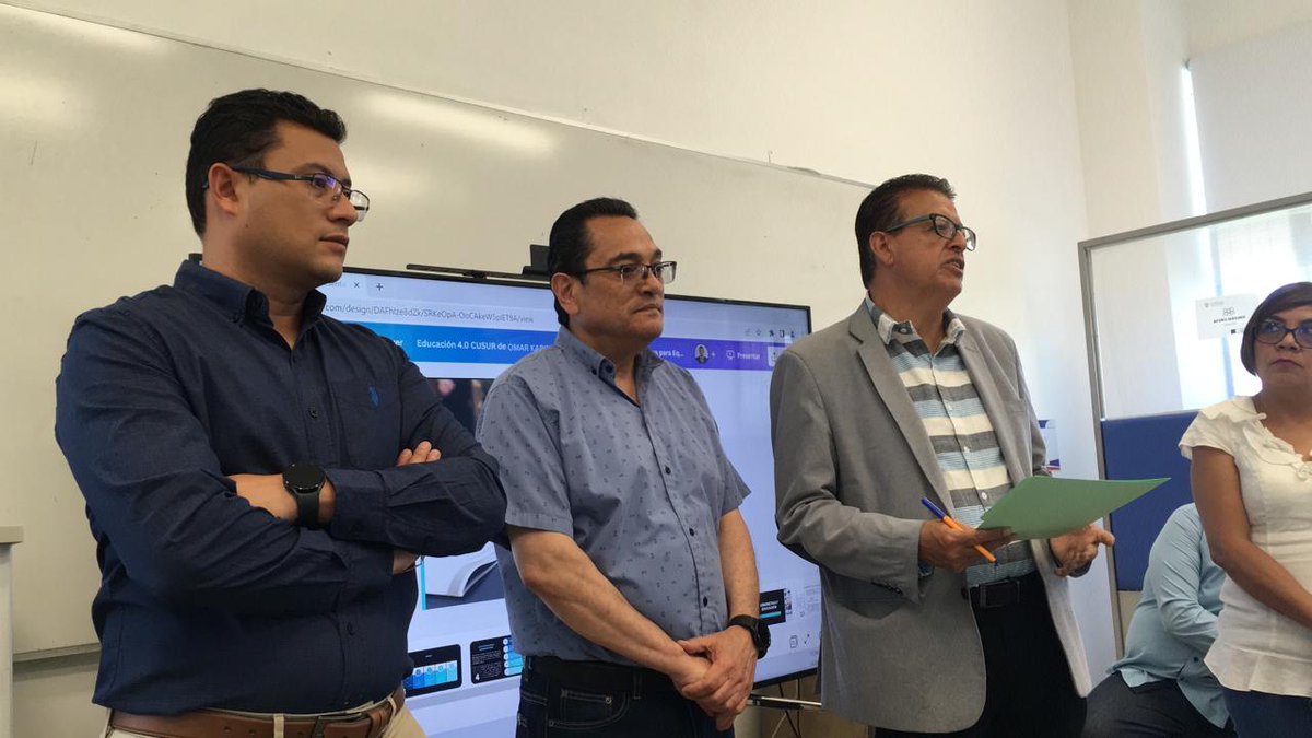 omarkarimhr08's tweet photo. Ayer tuvimos una sesión de trabajo muy productiva con profesoras y profesores del @CUSur_UdeG para la revisión y actualización de la carrera de periodismo, agradezco todo el apoyo de la Mtra. Rosy García, coordinadora de la carrera y del personal académico @cda_udg @cgai_udg https://t.co/aU1qIAvLtU