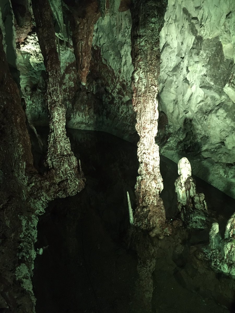 elissamilsome's tweet photo. Went to pretty West Wycombe and ended up 300feet underground in the Hellfire Caves! Excavated in the 1740’s by Sir Francis Dashwood, founder of the notorious Hellfire Club. #HellfireCaves #FrancisDashwood #WestWycombe https://t.co/o6fB3Oeyq0