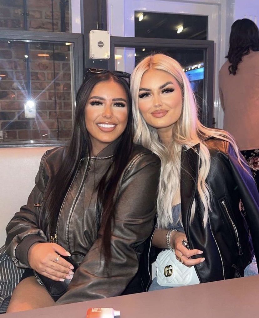 KhiaraFindom's tweet photo. Who’s paying for our drinks tonight ? 🐖 🐷 💁🏼‍♀️do as you should £KhAllen96 
findom femdom @rt_feet @Findompromo_7 @PayPigRetweet @find0m @PeterDog13 @Royalty_Promos @RetweetBitch2 @DominationPromo @rubberdom @rtfindom @RTfeetdom @Feet1100 @rtfemdom1 @Afrenchpuppy paypig sub spoons https://t.co/XuwbMg9dcd