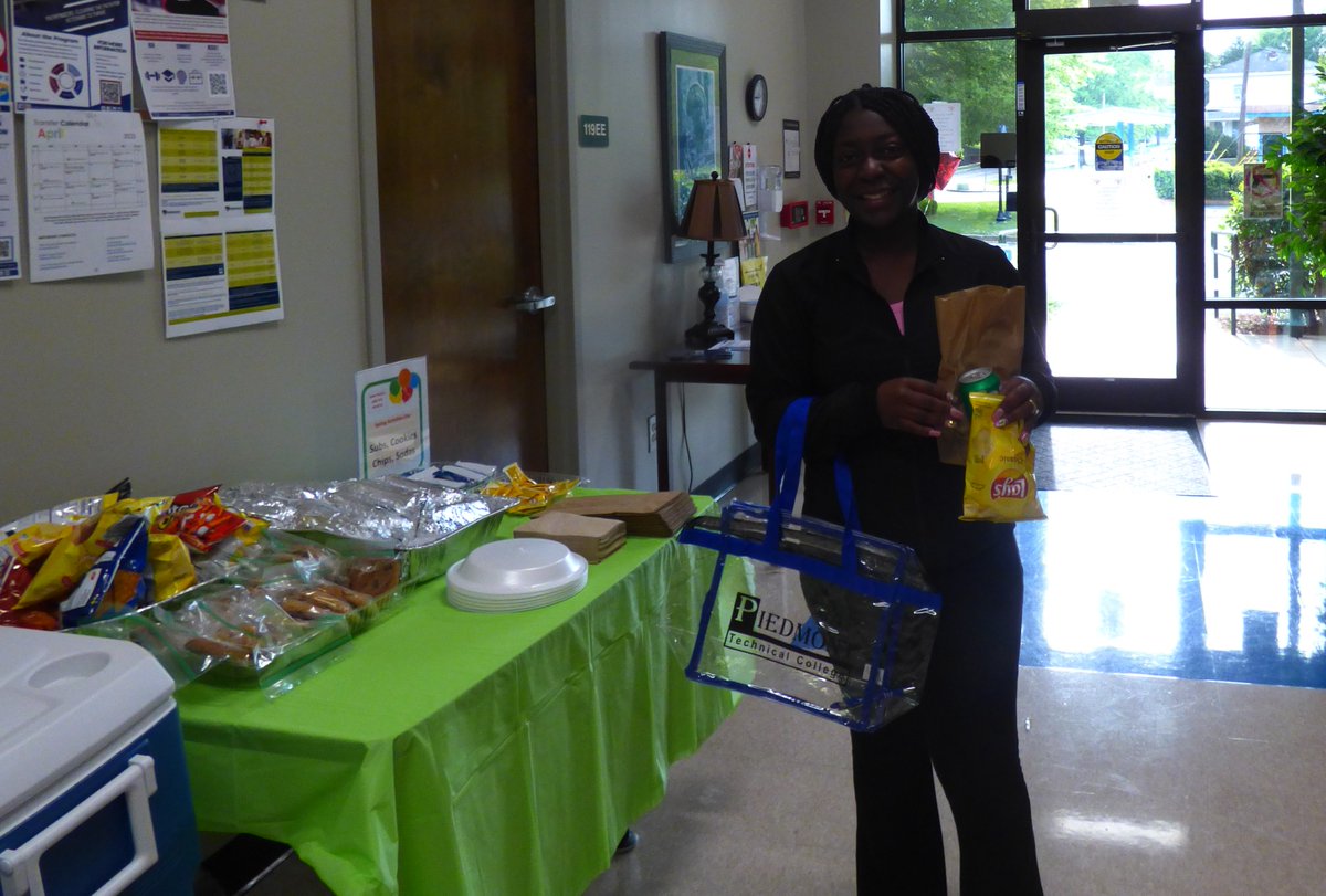 ptc_edgefield's tweet photo. Edgefield County Campus Spring Activties Day was filled with fun and lots of food! https://t.co/Hc8gAwE3xh