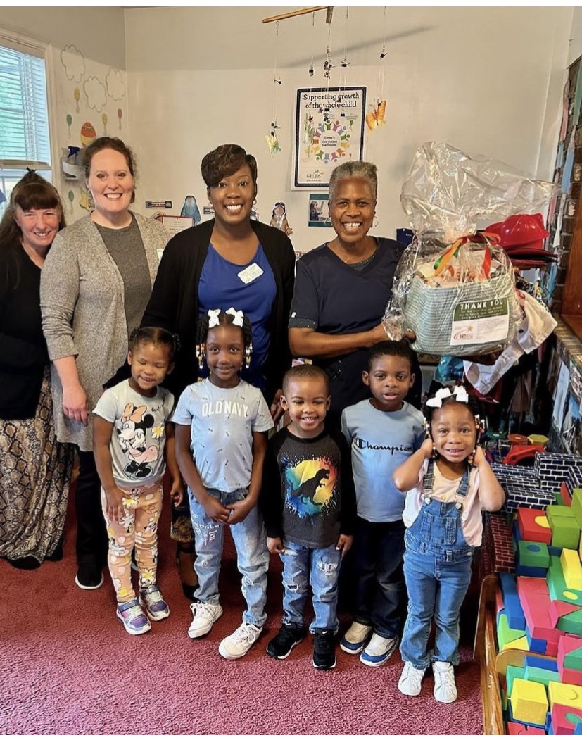 Quality_Rated's tweet photo. Celebrating #QRWeek means we visit great programs like Family Child Care Learning Home Provider Francina Ware in Hinesville. Joined by @Quality_Rated ERS Coordinator Monica Jennings, Quality Rated Assessors Joy Higbee & Sara McKellar, and Community Coordinator Tomisher Campbell. https://t.co/ajF6QWnTTk