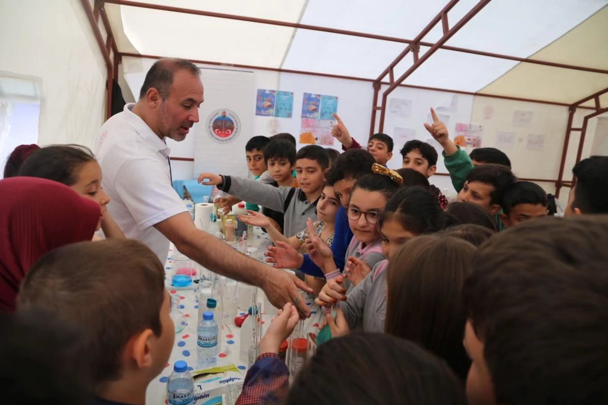 MopakM's tweet photo. Okulumuz kimya bölümü alan şefi Ufuk Akış ve Atölye Şefi Murat Yaşar deprem bölgesinde TÜBİTAK 4007 çalışmalarında faaliyette bulunuyorlar. @kemalpasa_mem @izmir_ilmem @izmir_mem_arge @tcmeb https://t.co/w51lz3CtBX