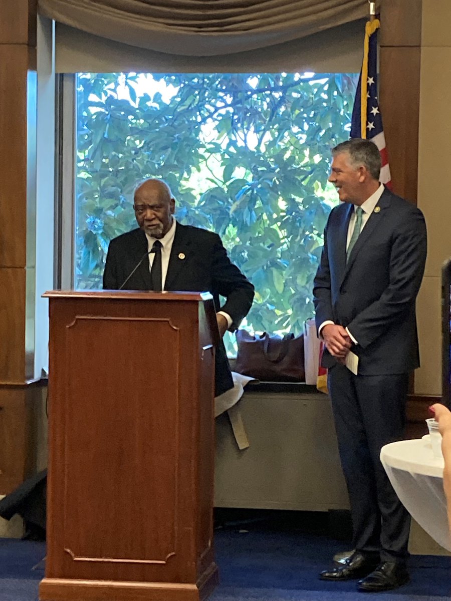 hvworks's tweet image. We gathered to celebrate the passage of #MIECHV reauthorization and honored @RepWalorski for her      work on home visiting. Thank you @RepLaHood @RepDannyDavis &amp;amp; @RepBradWenstrup for speaking to her legacy and celebrating this milestone with us! #homevisitingworks
