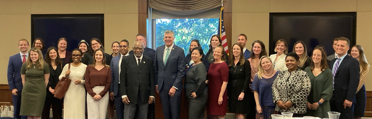 hvworks's tweet image. We gathered to celebrate the passage of #MIECHV reauthorization and honored @RepWalorski for her      work on home visiting. Thank you @RepLaHood @RepDannyDavis &amp;amp; @RepBradWenstrup for speaking to her legacy and celebrating this milestone with us! #homevisitingworks