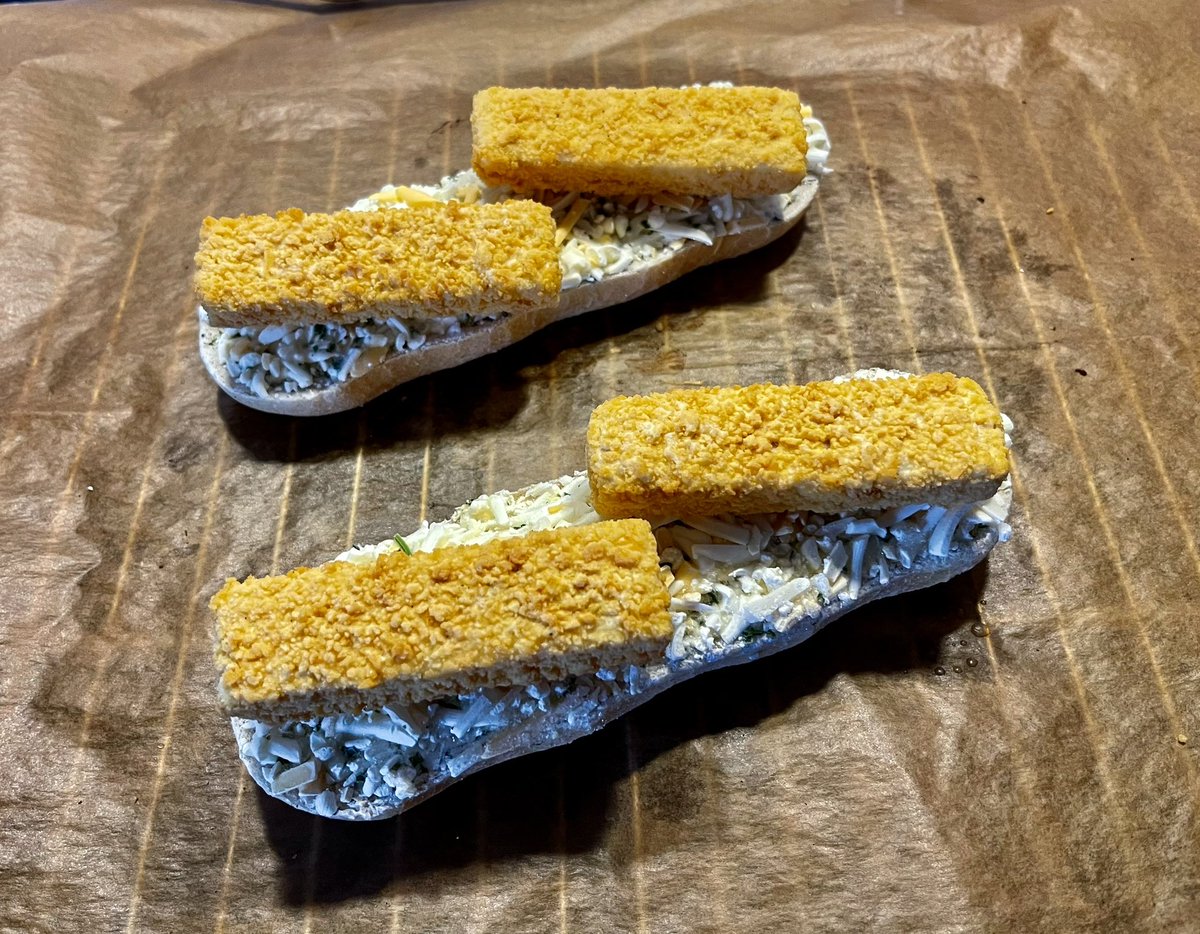 Yes or no <a href="/DrOetkerPizzaDE/">Dr. Oetker Pizza DE 🍕</a> ? #Fischstäbchenbaguette #Bistro #Baguette