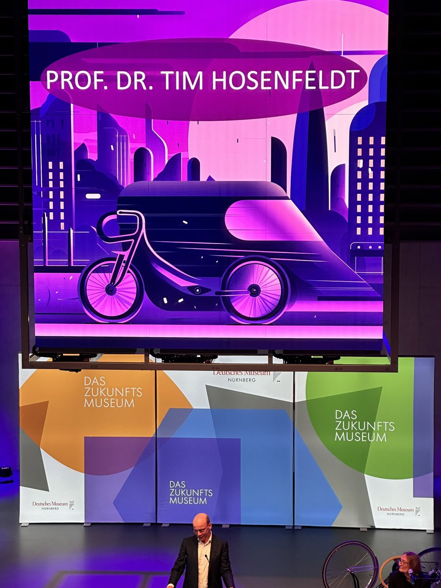 Tim Hosenfeld <a href="/SchaefflerDE/">Schaeffler DE</a> stellt neue Entwicklungen vor und preist die Mobilität mit Wasserstoff an. Zu sehen in der aktualisierten Dauerausstellung @museum <a href="/DeutschesMuseum/">Deutsches Museum</a> <a href="/nuernberg_de/">Stadt Nürnberg</a>: Teer,  Verkehr und mehr