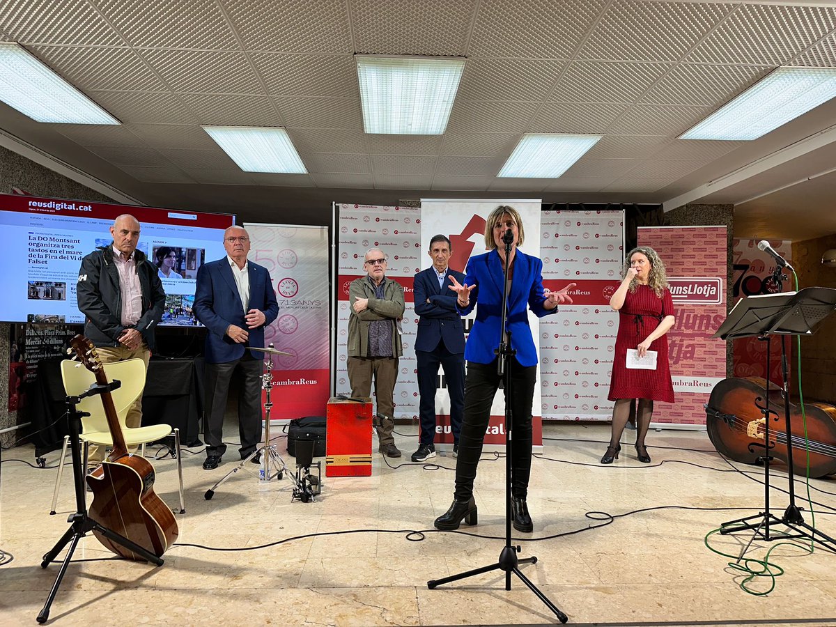 nllaurado's tweet image. Celebrem el 15è aniversari de @reusdigitalcat! Per molts anys més al costat del periodisme local i de qualitat de la nostra ciutat! 📻 #Reus #Reusdigital #Comunicació