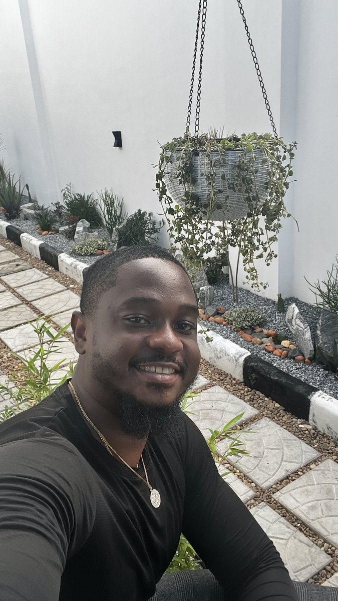 Romanticize your life, TAKE PRETTY PICTURES, feel like the main character, light up a candle, read books, go for a walk, dance to your favorite music, buy yourself a present, do whatever you want, BE HAPPY- this is your LIFE, DON’T LET ANYONE TAKE IT FROM YOU.