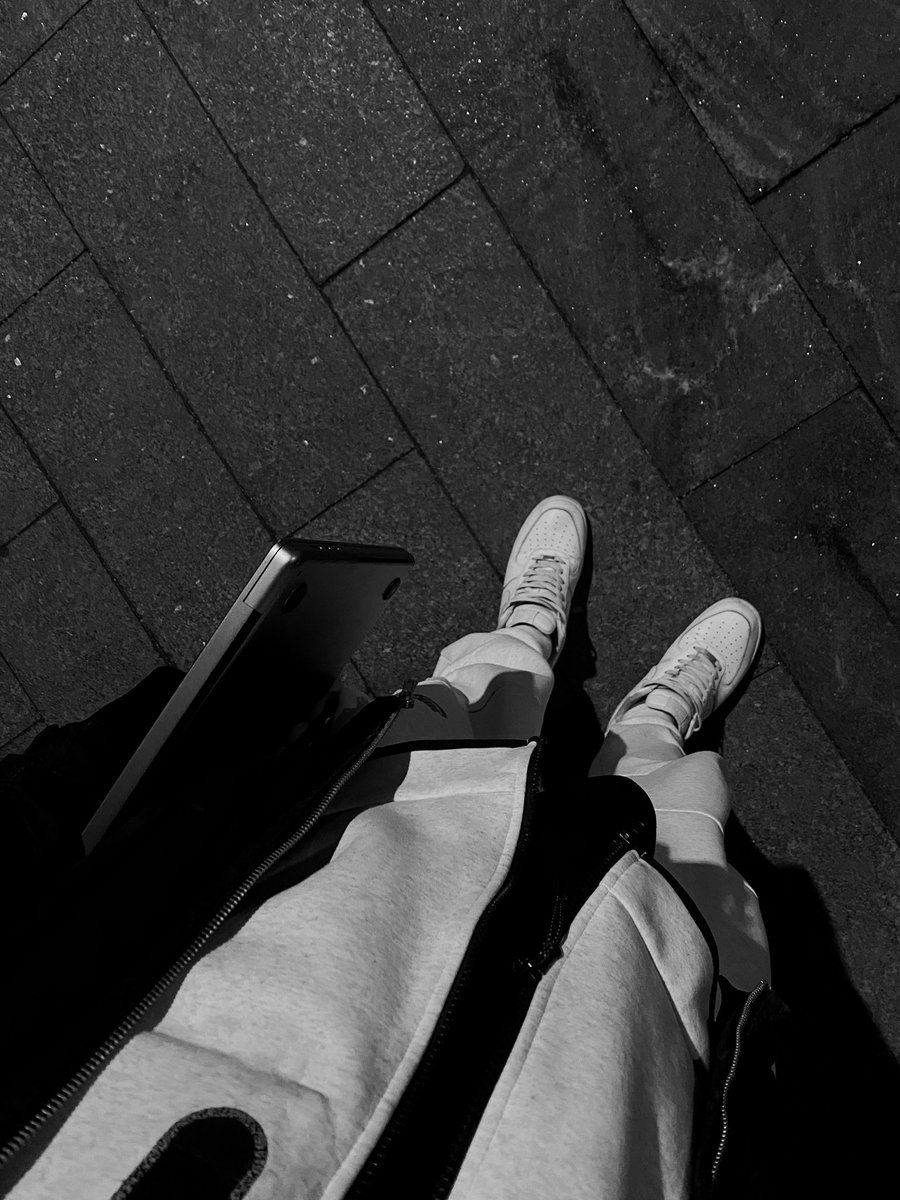 Sometimes all I need is my laptop 💻 //