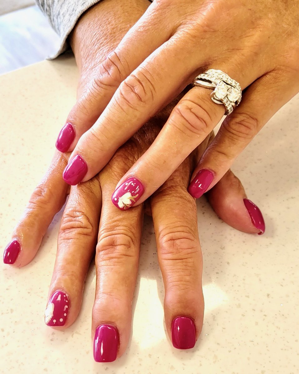 drager_ann's tweet photo. Flowers for the spring 🌺🩷💅 https://t.co/1cCwSzr0bz