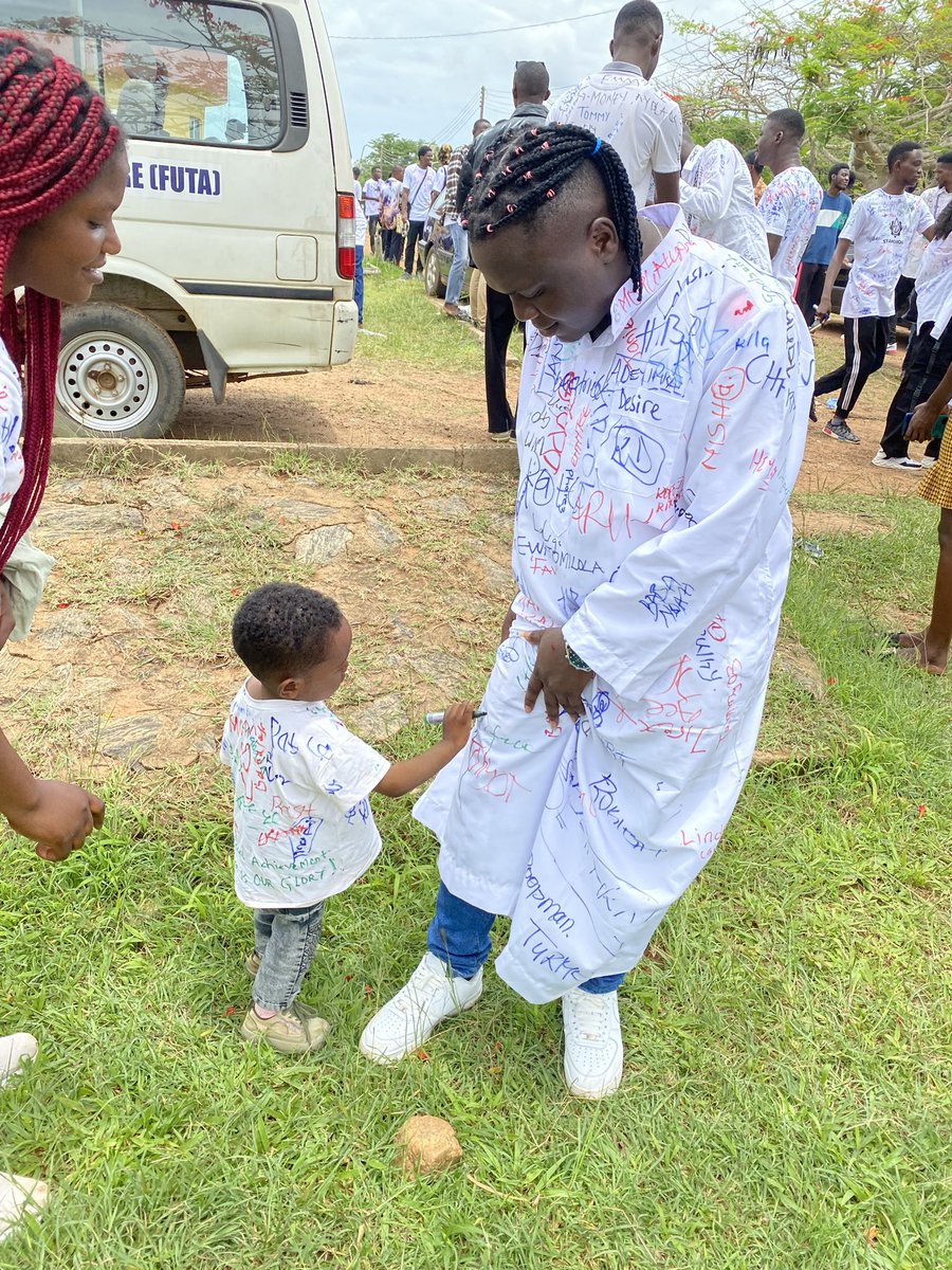 com_mcbolous's tweet photo. When you spend 7 years for 5 years course 🥰🥰🥰🫶🫶💯☹️

IYKYK. 

I bet this is the best picture you’ll see on this bird app today.

#latestgraduate #grandeza21 #krask @yabaleftonline @legitngnews @Futaclass21 #lastdaysinfuta https://t.co/Zu19FvwAi0