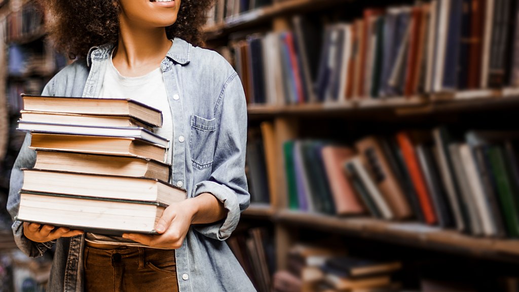 CriticalPass's tweet photo. As a prepared bar exam taker, you need to know what the differences between finals and the bar exam are and what changes you’ll need to make when transitioning from a law school mindset to a bar exam one. Click here to learn more: https://t.co/PyDgRlQ96r https://t.co/I2KZBZv3CZ