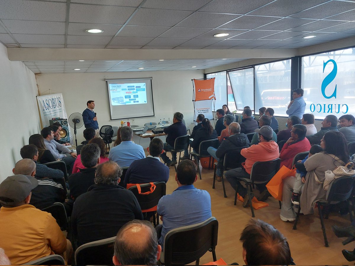 MTTMaule's tweet photo. #AgendaMTT Hoy la @MTTMaule junto al equipo de la @DTPRegional difundieron  el programa Renueva Tu Micro a los empresarios de la Provincia #Curico. Iniciativa apoyada por el @consejoregmaule 
#RenuevaTuMicro https://t.co/Rgzef15KMi
