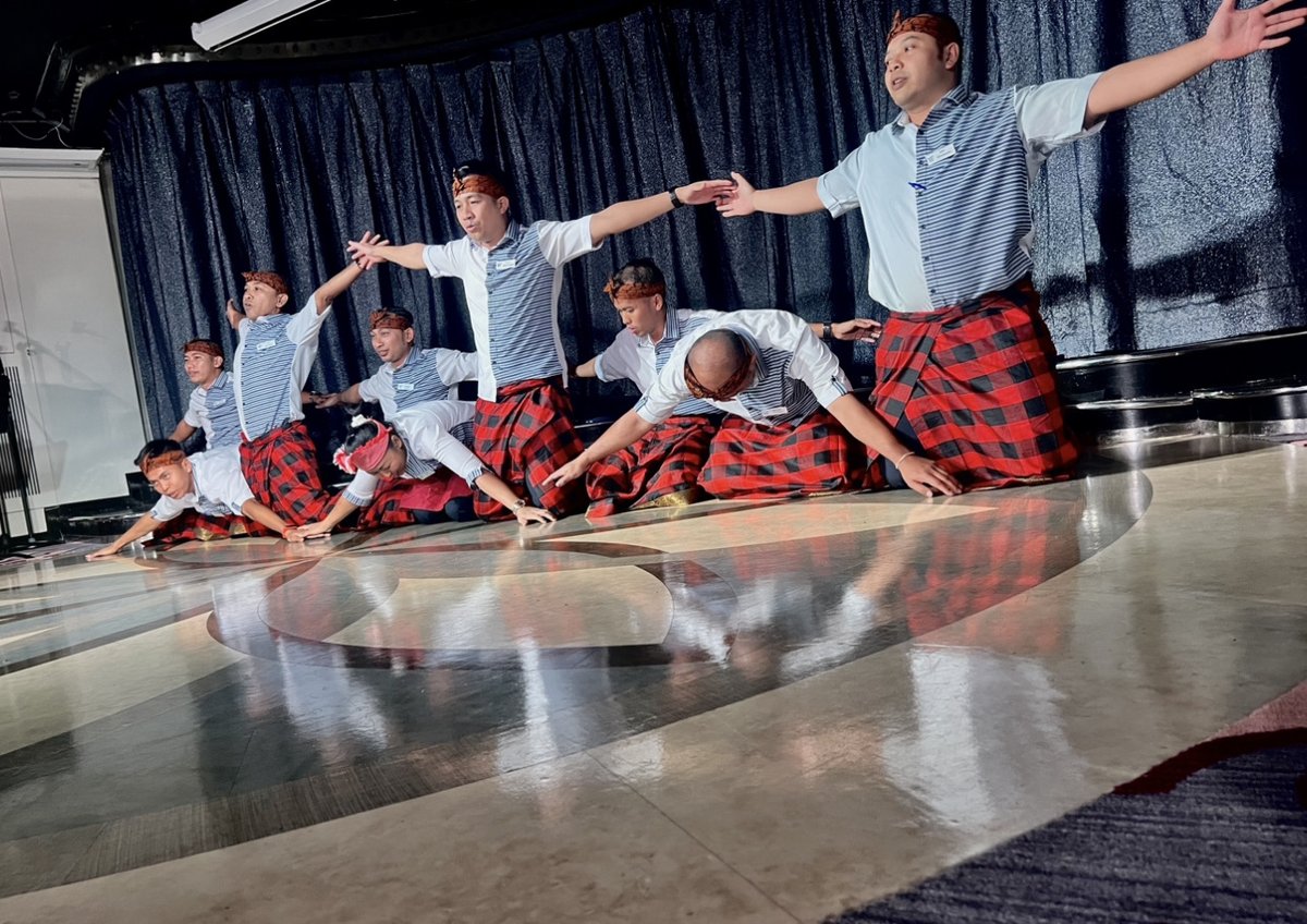 WindstarCruises's tweet photo. Setting sail on a sea of entertainment! 🌊 ⚓️ Our crew always amazes our guests with their talent and passion for performance. Get ready to be dazzled!
#WindstarCruises #CrewShow #LiveEntertainment #SailAway https://t.co/schYdhQiZY