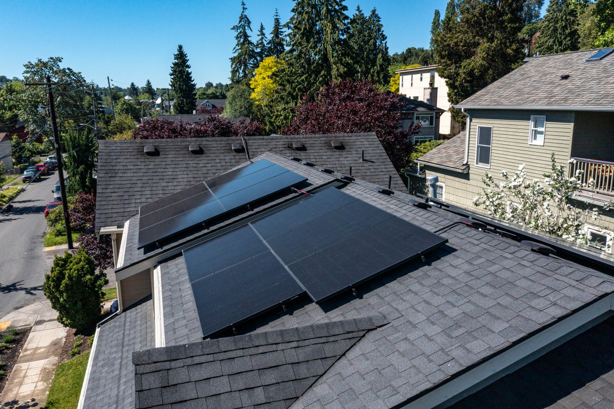 solar_nw's tweet image. Do you know how much energy your home uses in one year? If you consume the national average of 1,000 kWh per month or 12,000 kWh per year, you can reduce your energy consumption by a third with a system size of about 5kW! #gosolar #electrify #localinstaller