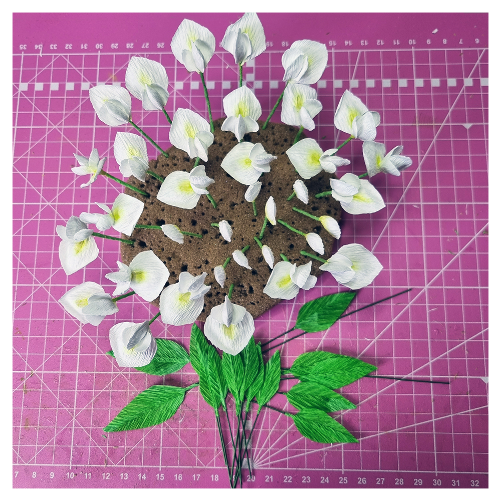 All the flowers, buds and leaves made - now comes the gluey bit! 
#CrepePaperFlowers #HandmadeFlowers #Wisteria #PaperArt #BotanicalArt 
#WheathampsteadBusinesses #HertsVisualArts instagr.am/p/CrjIKJTP6K8/