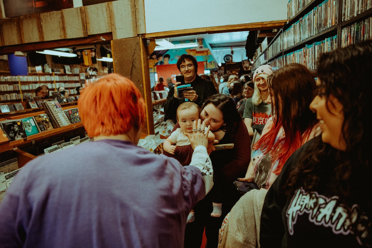 waterparks's tweet photo. 🚨 ATTN ALL RECORD STORES 🚨

WAS DOPE GETTING TO HANG AT YOUR STORES MEETING PEOPLE LAST WEEK, IF YOU STILL HAVE ANY COPIES OF INTELLECTUAL PROPERTY LEFT SEND ME A PIC OF THEM/A LINK TO YOUR LISTING AND I’LL BOOST YOUR STORE!

TAG YOUR FAV RECORD SHOPS BELOW https://t.co/pzuu1IiEaq