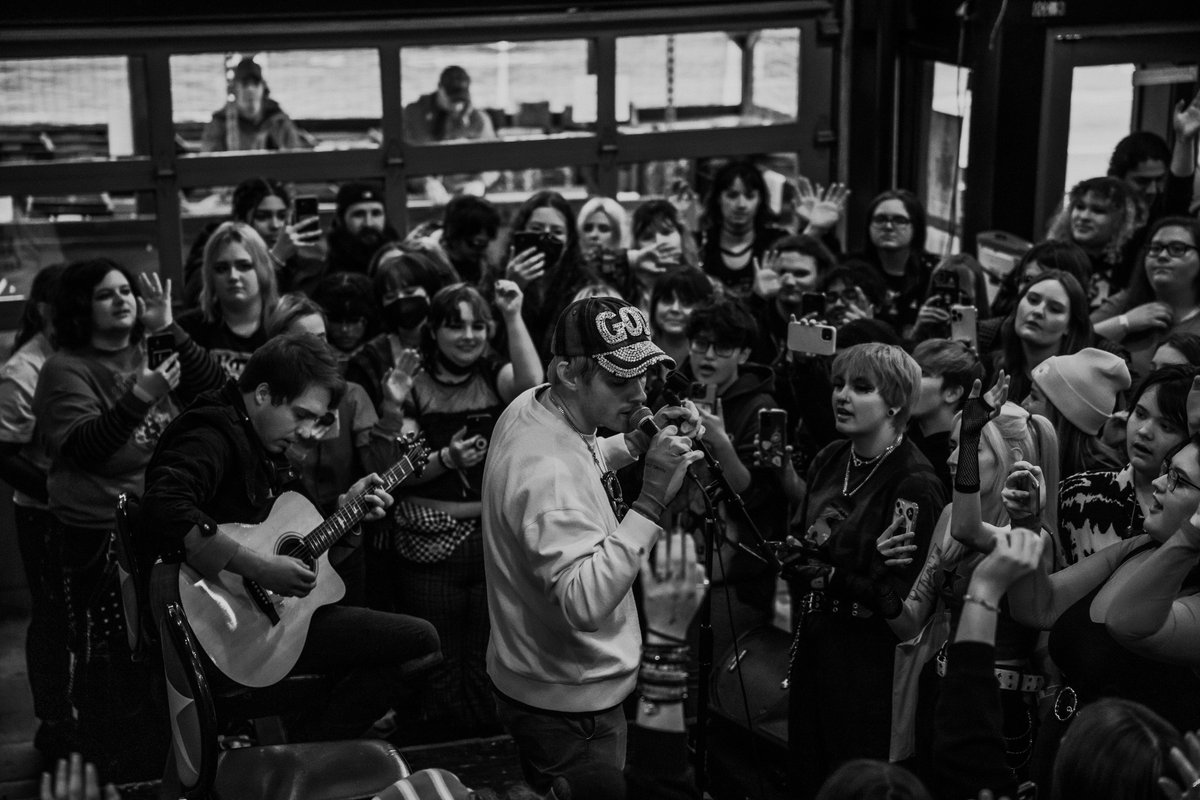 waterparks's tweet photo. 🚨 ATTN ALL RECORD STORES 🚨

WAS DOPE GETTING TO HANG AT YOUR STORES MEETING PEOPLE LAST WEEK, IF YOU STILL HAVE ANY COPIES OF INTELLECTUAL PROPERTY LEFT SEND ME A PIC OF THEM/A LINK TO YOUR LISTING AND I’LL BOOST YOUR STORE!

TAG YOUR FAV RECORD SHOPS BELOW https://t.co/pzuu1IiEaq