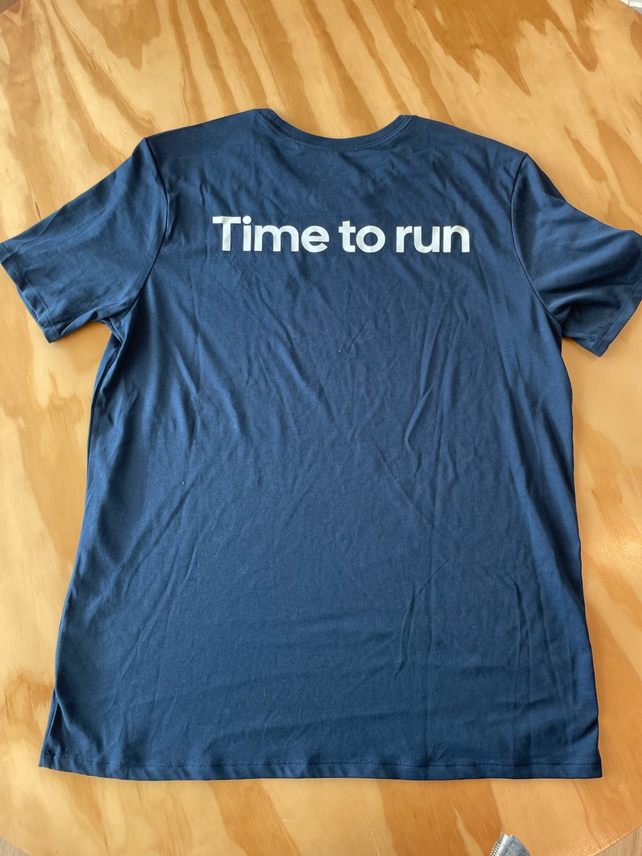 leog's tweet image. So proud of my custom @calcom merch, do you like it? #timeToRun #justDoIt ⏱️🏃‍♂️