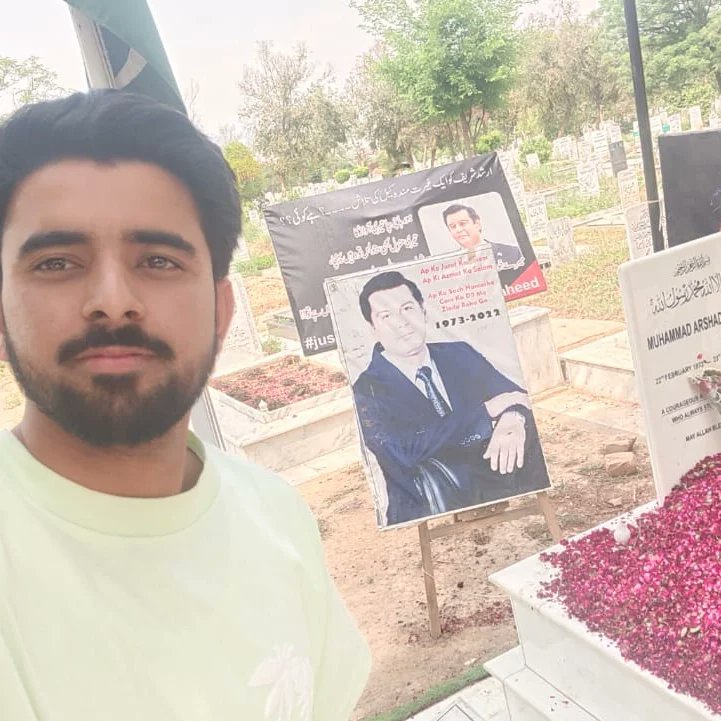 MrHarry919's tweet photo. اللہ پاک @arsched بھائی کو کروٹ کروٹ جنت نصیب کرے۔ آمین @javerias اللہ آپکو صبر دے۔ 🤲 https://t.co/lZe4B3Y6Xl