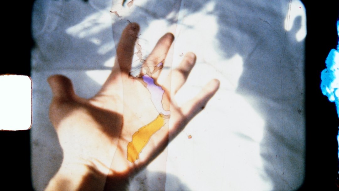 FrameDiscreet's tweet image. Recent work by Irina Tempea 
Timed &amp;amp; Flat versions
Colour &amp;amp; Black White Experimental Film
16mm &amp;amp; Super8mm