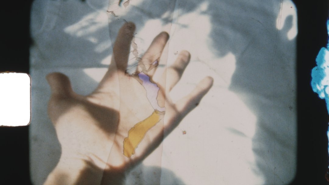 FrameDiscreet's tweet image. Recent work by Irina Tempea 
Timed &amp;amp; Flat versions
Colour &amp;amp; Black White Experimental Film
16mm &amp;amp; Super8mm